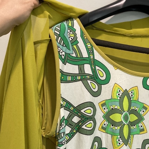 Green two piece top set Size large - Picture 7 of 15